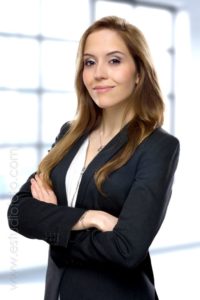 Como posar para tus fotos corporativas